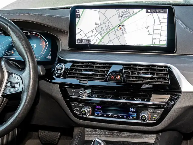 BMW 5 Series view 6