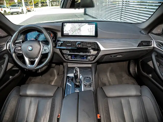 BMW 5 Series view 5