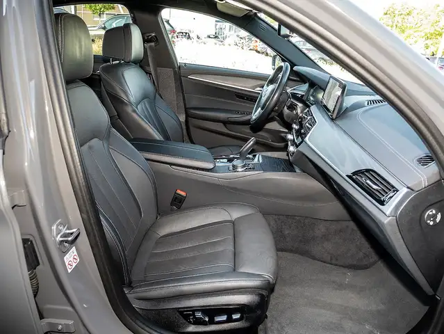 BMW 5 Series view 4