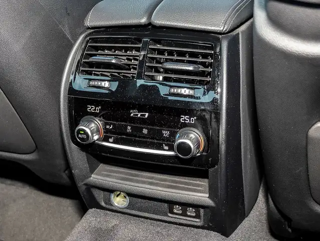 BMW 5 Series view 19
