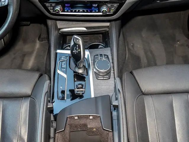 BMW 5 Series view 8