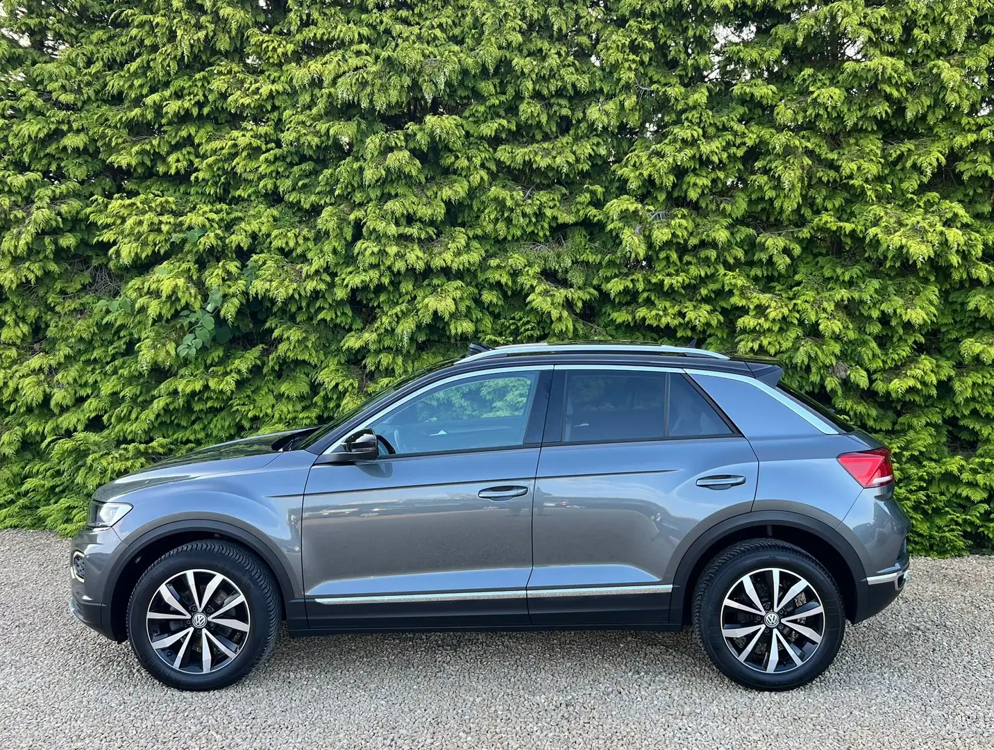 Volkswagen T-Roc 1.6 TDi SCR Style Sport PANORAMIQUE CUIR LED FULL Grijs - 2