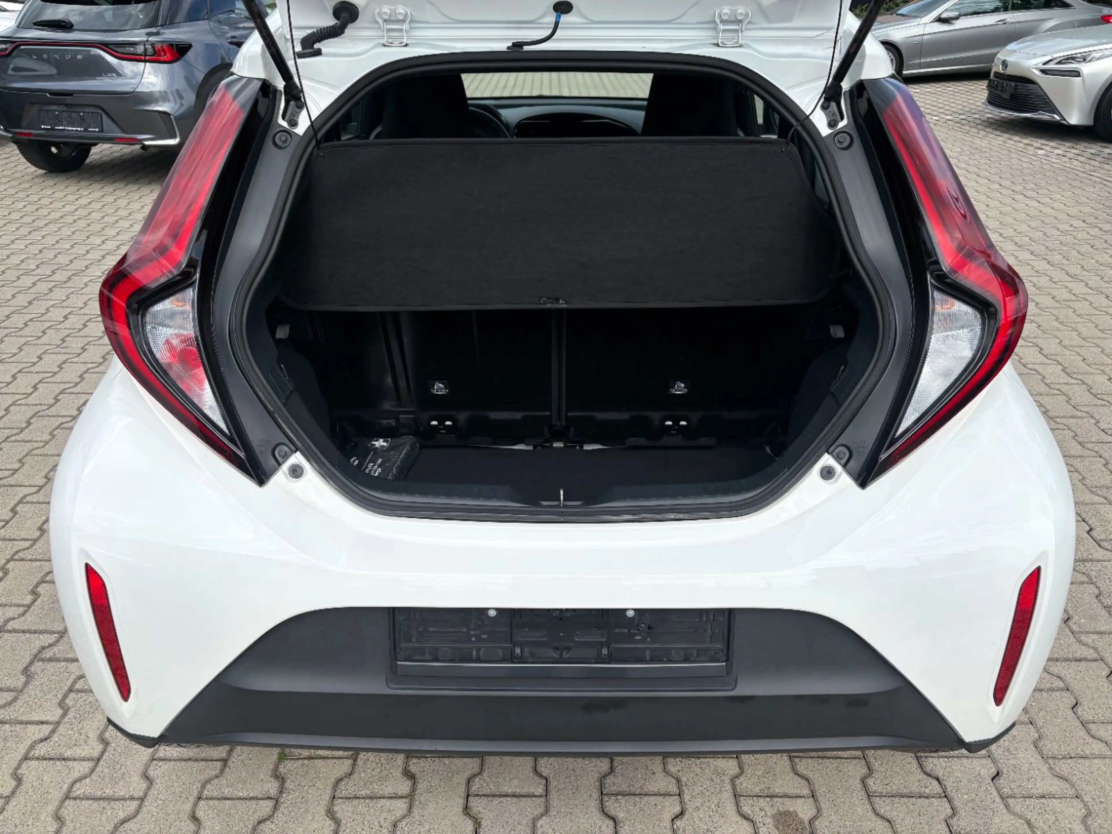 Toyota Aygo X 1.0 Business Edition Kamera, AppleCarPlay — photo 8
