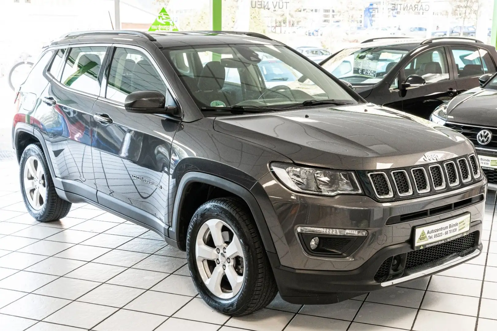 Jeep Compass Longitude 4WD Allrad 2.0 Diesel 140 PS Grau - 1