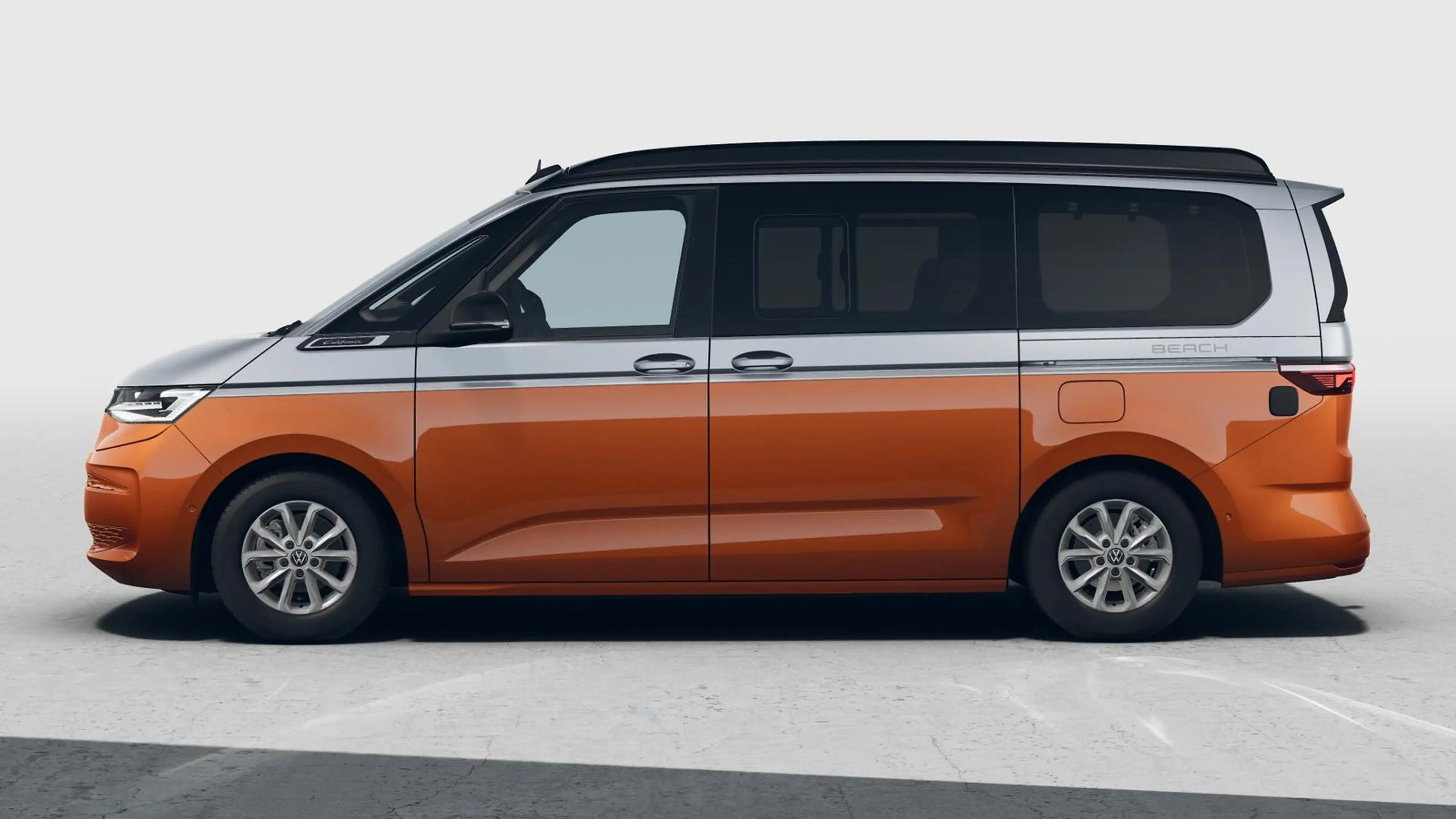 Volkswagen T7 California T7 2.0TDI DSG California Beach Camper Sport Editio — photo 3