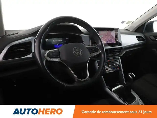 Volkswagen T-Roc view 11
