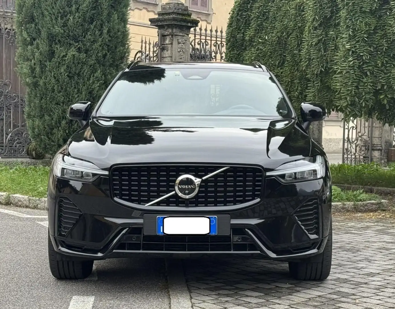 Volvo XC60 B4 (d) AWD automatico Plus Dark Nero - 2