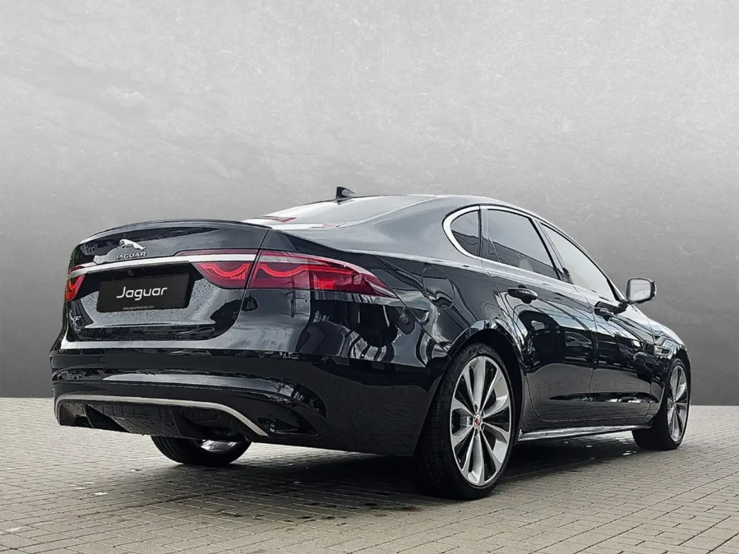 Jaguar XF P250 RWD R-Dynamic HSE Negro - 2