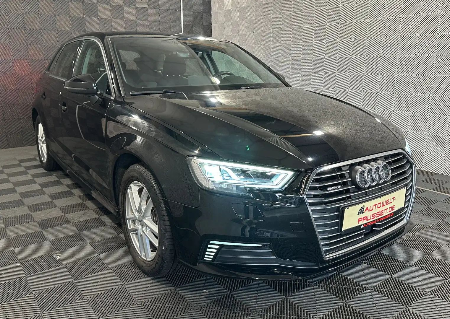 Audi A3 SB 40 e-tron*CONNECT*LED-PDC-KEYFREE-SHZ-NAVI Schwarz - 2