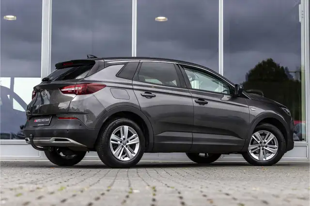 Opel Grandland X view 2