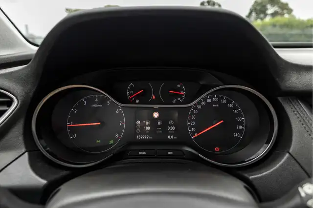 Opel Grandland X view 8