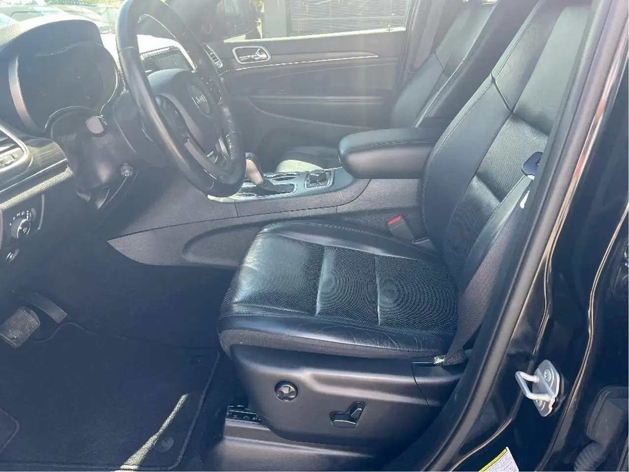 Jeep Grand Cherokee photo Jeep Grand Cherokee