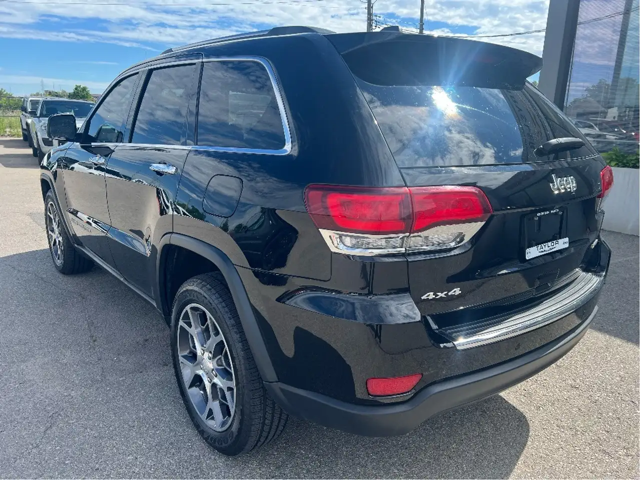 Jeep Grand Cherokee photo Jeep Grand Cherokee
