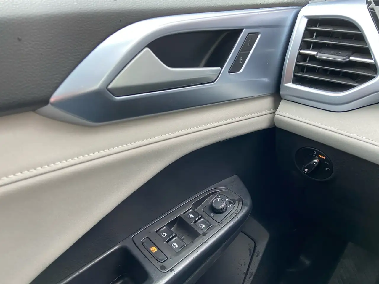 Volkswagen Taos снимка Volkswagen Taos