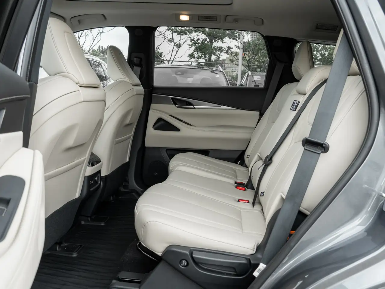 Infiniti QX60 снимка Infiniti QX60