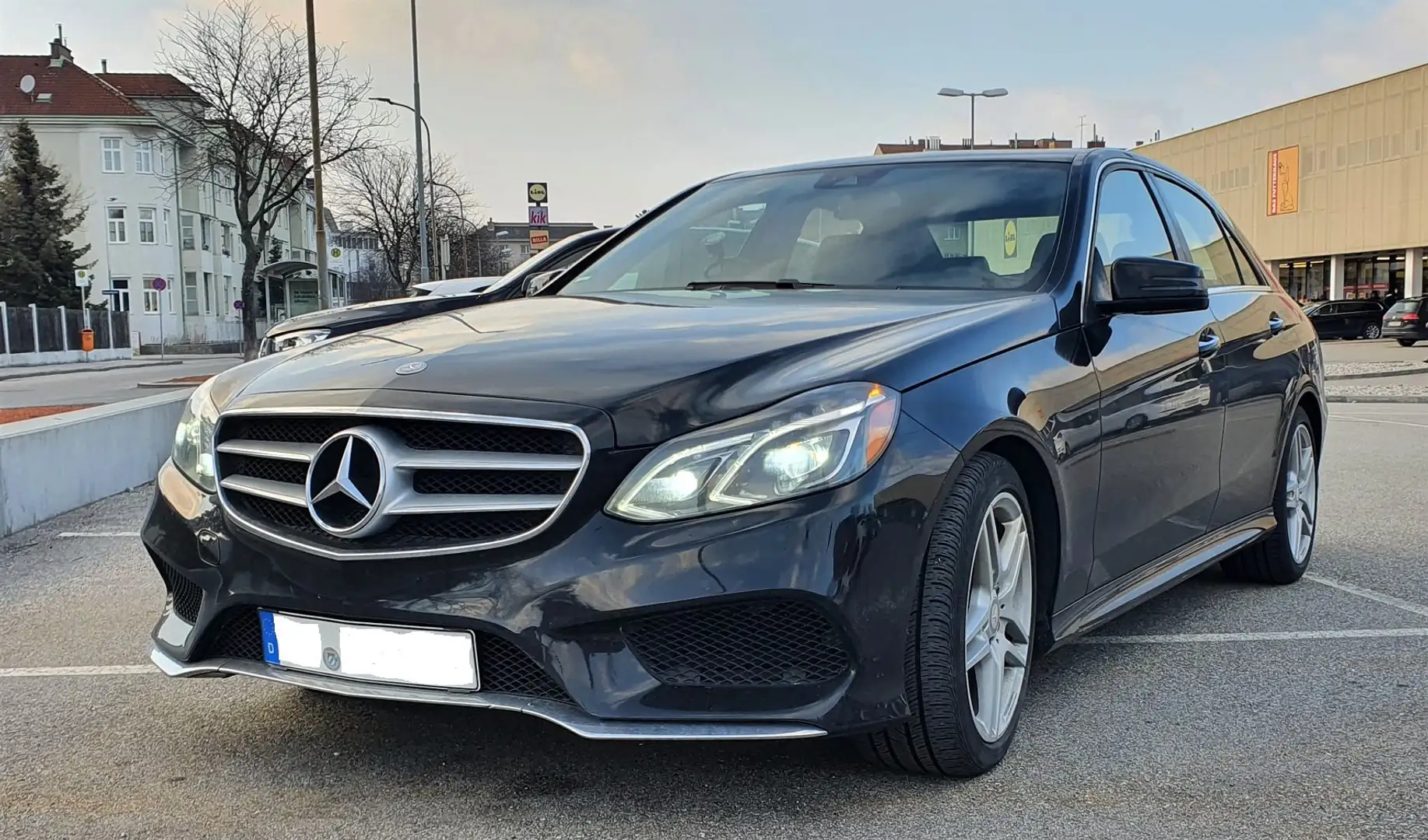 Mercedes-Benz E 350 E 350 BlueEfficiency Elegance 4MATIC Aut. Elegance Schwarz - 1