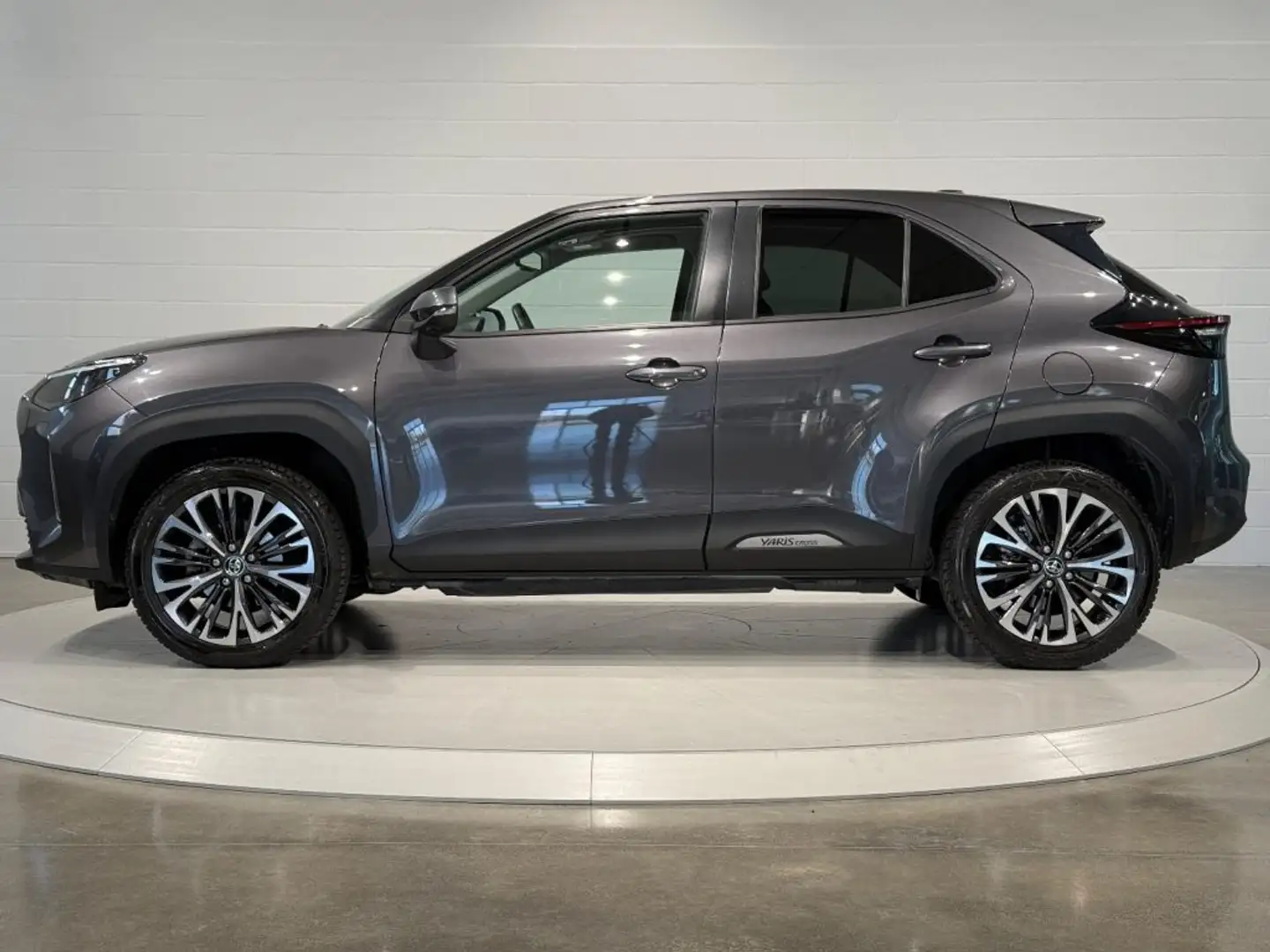 Toyota Yaris Cross 1.5 Hybrid 5p. E-CVT AWD-i Lounge PREZZO REALE Gris - 2
