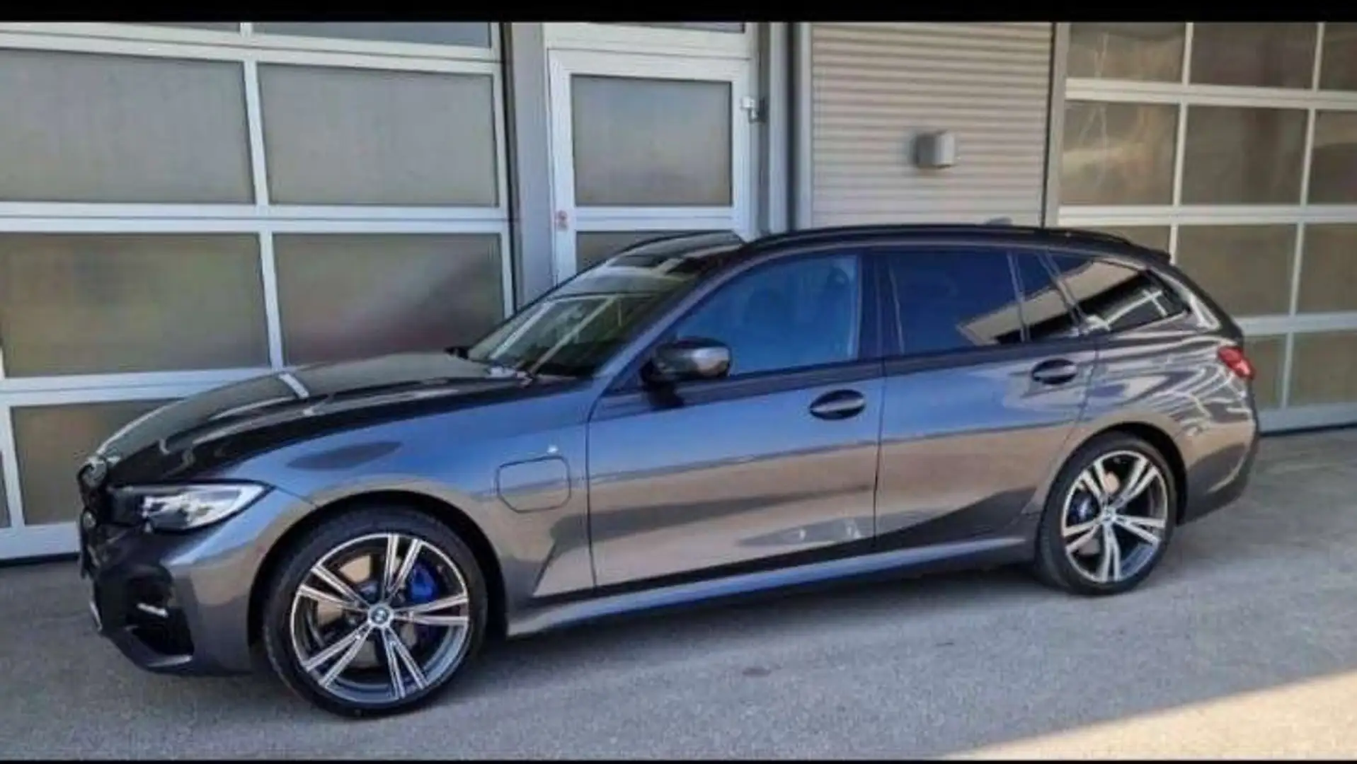 BMW 330 330 e xDrive M Sport Grau - 2