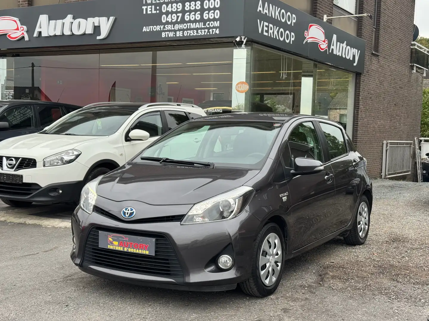 Toyota Yaris Toyota Yaris Hybrid 1.5 VVT-i Grijs - 1