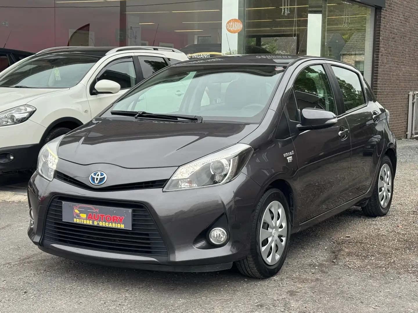 Toyota Yaris Toyota Yaris Hybrid 1.5 VVT-i Grijs - 2
