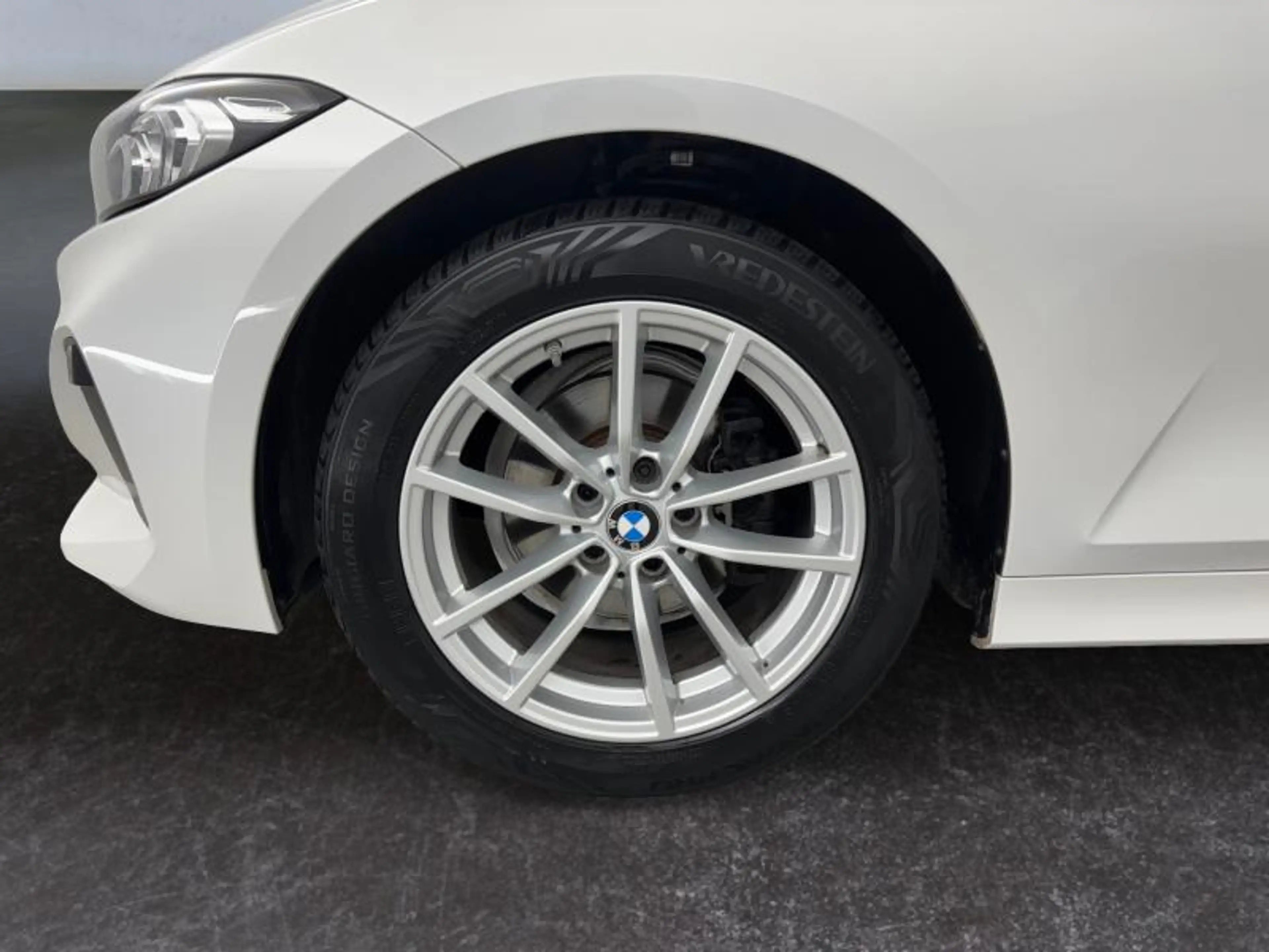 BMW 316 Boite auto*GPS*Capteurs Av/Ar*Carplay*Clim auto — photo 10