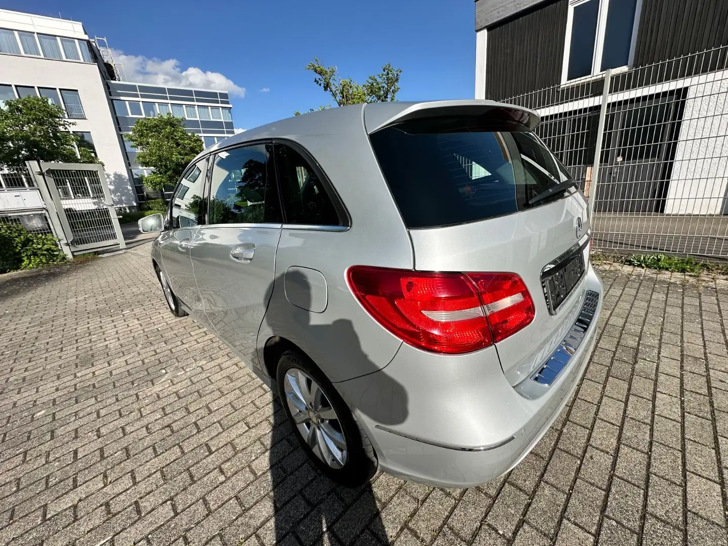 Mercedes-Benz B 180 Navi*Scheckheft*Alu Silber - 2