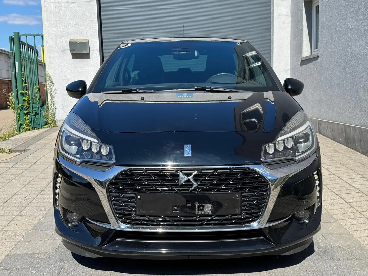 Citroen DS3 DS3 PureTech SportChic 2016 BENZINE 1STE EIGENAAR Zwart - 2