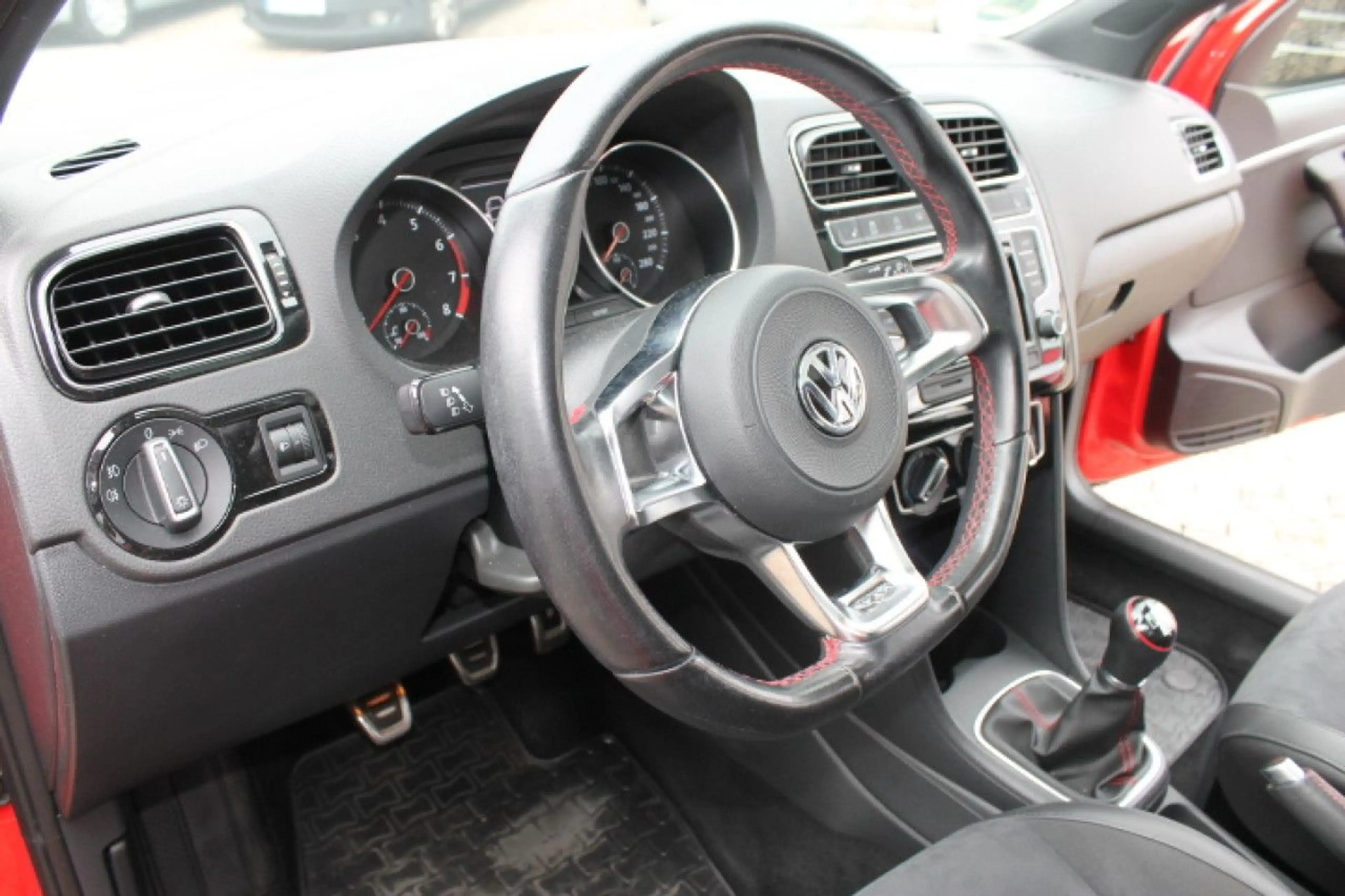 Volkswagen Polo GTI Polo 1.8 TSI (Blue Motion Technology) GTI — photo 14