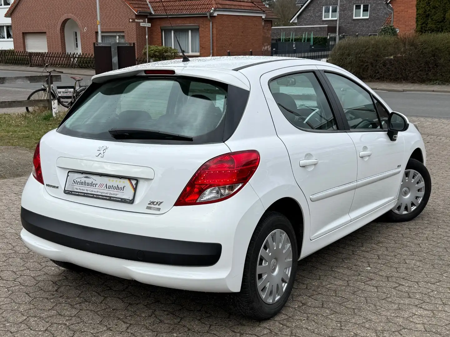 Peugeot 207 98G Bílá - 2
