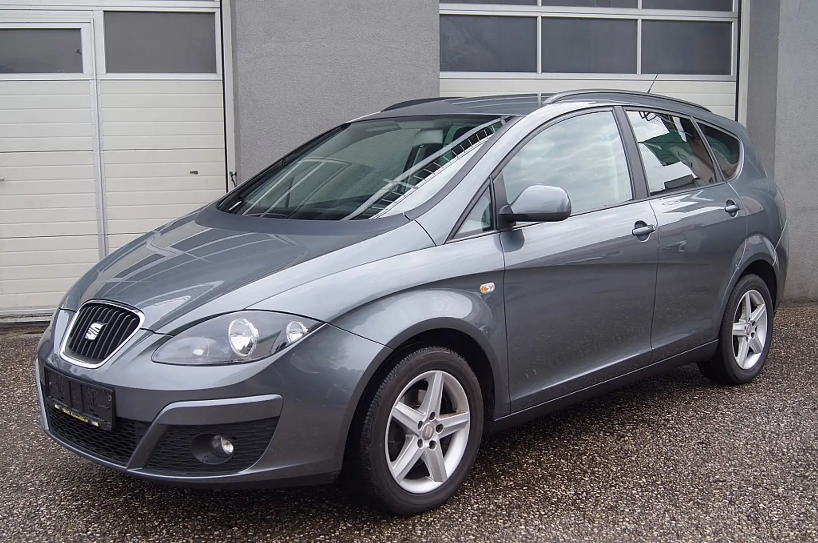 SEAT Altea XL Chili 1,6 CR TDi Grau - 1