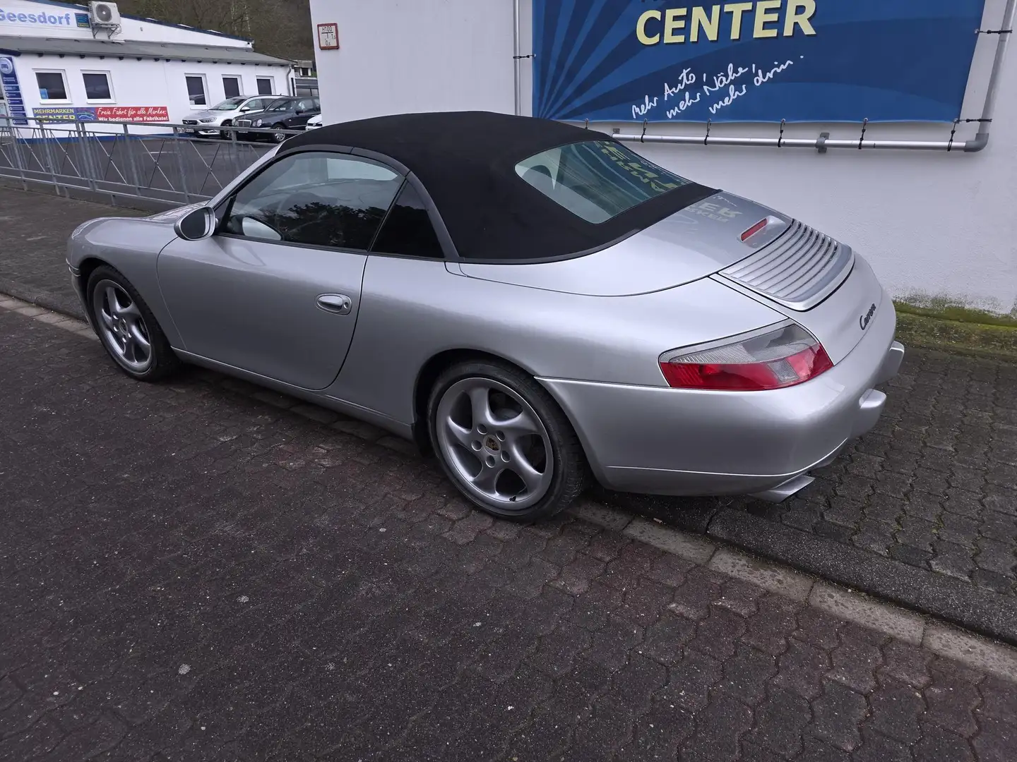 Porsche 911 Cabrio Carrera 221 kW (300 PS), Automatik, Heck... Silver - 2