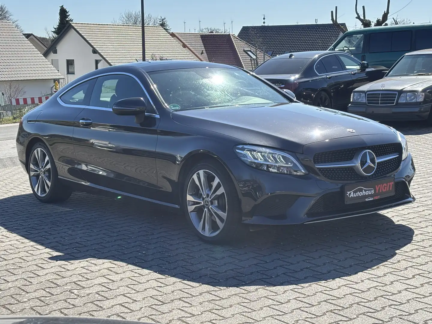 Mercedes-Benz C 200 Coupe mit Panorama / Ambientebeleuchtung / Kamera Gris - 1