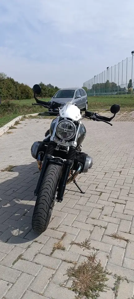 BMW R nineT