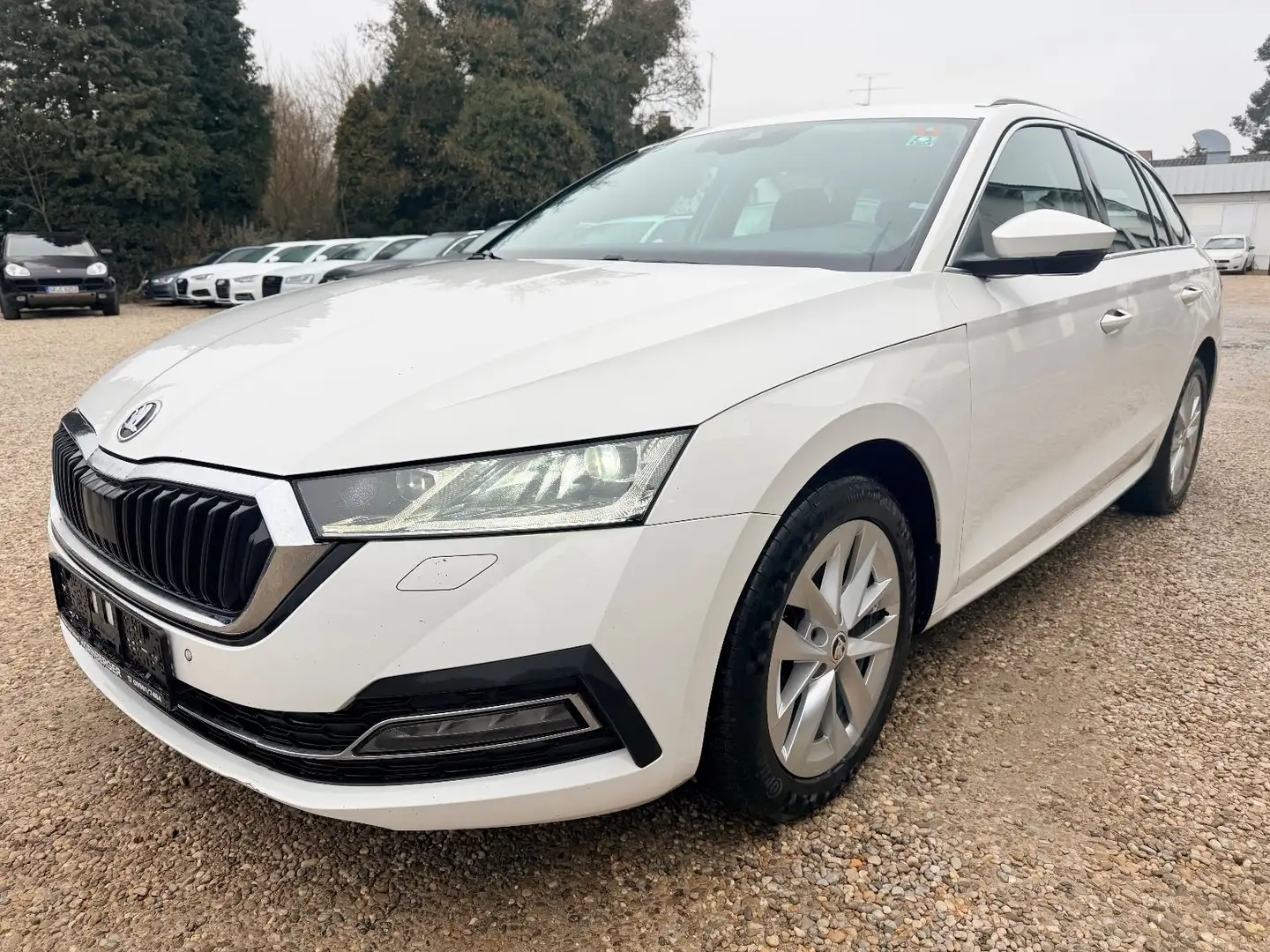 Skoda Octavia Combi 2.0 TDI NEUES MODELL*NAVI*LED*AUTO Weiß - 2