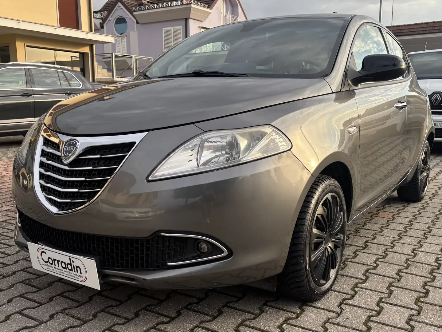 Lancia Ypsilon Ypsilon III 2011 1.3 mjt Gold s Grijs - 1