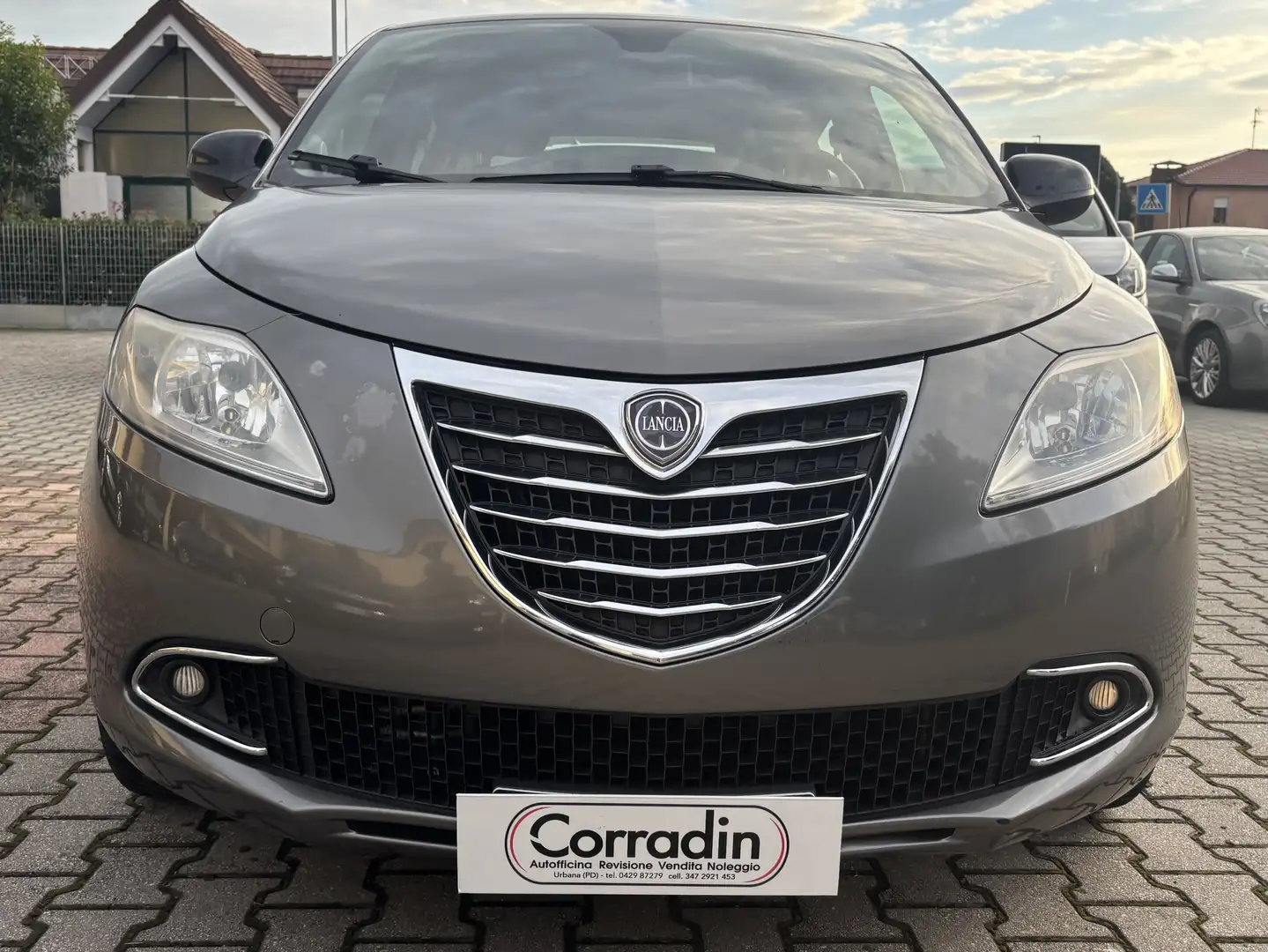 Lancia Ypsilon Ypsilon III 2011 1.3 mjt Gold s Grijs - 2
