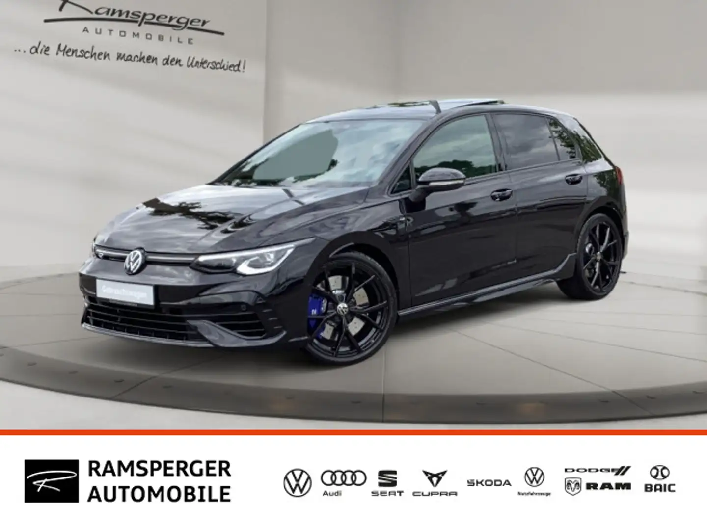 Volkswagen Golf VIII 2.0 TSI DSG R 4M. ACC Akra Matrix Pano Schwarz - 1