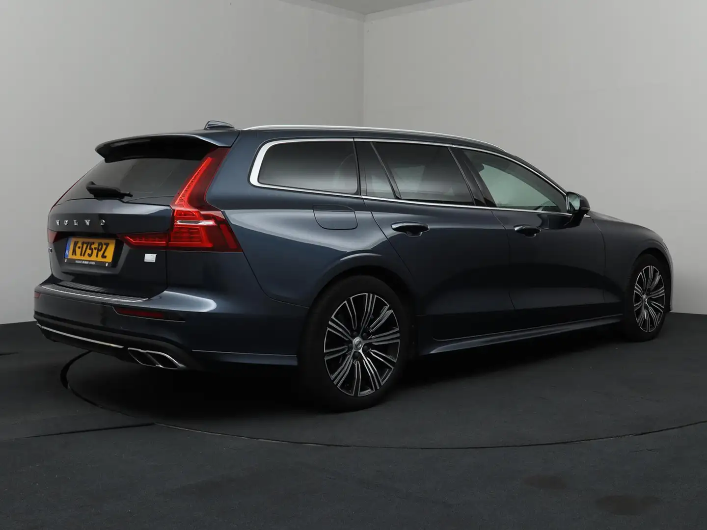 Volvo V60 2.0 T6 Recharge AWD Business Pro | ACC | Trekhaak Blauw - 2