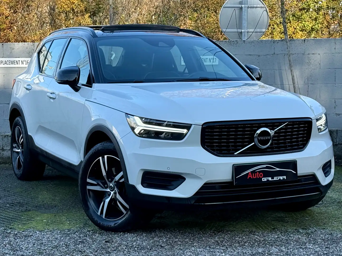 Volvo XC40 XC40 2.0 D3 R-Design Geartronic *FULL OPTIONS* Wit - 1