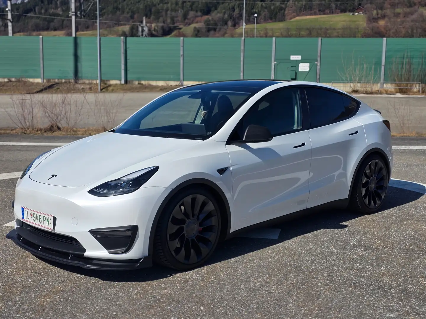 Tesla Model Y Model Y AWD 79kWh Performance Performance Weiß - 1
