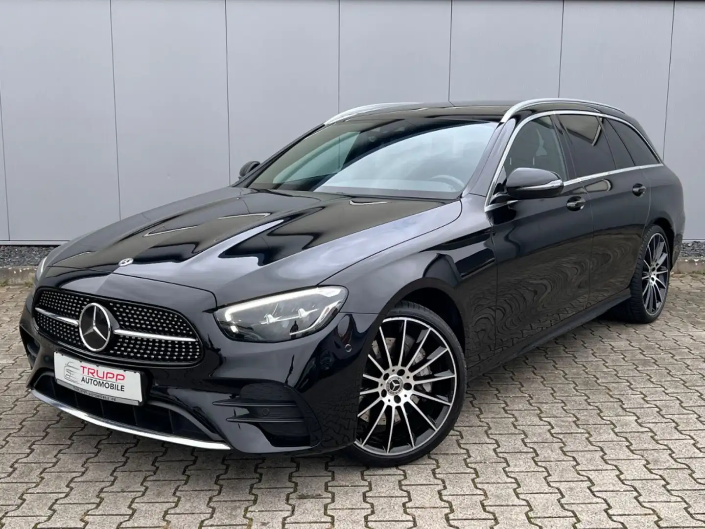 Mercedes-Benz E 400 d 4M AMG/LED/BURMESTER/PANO/AHK/R-KAM/ACC Schwarz - 1