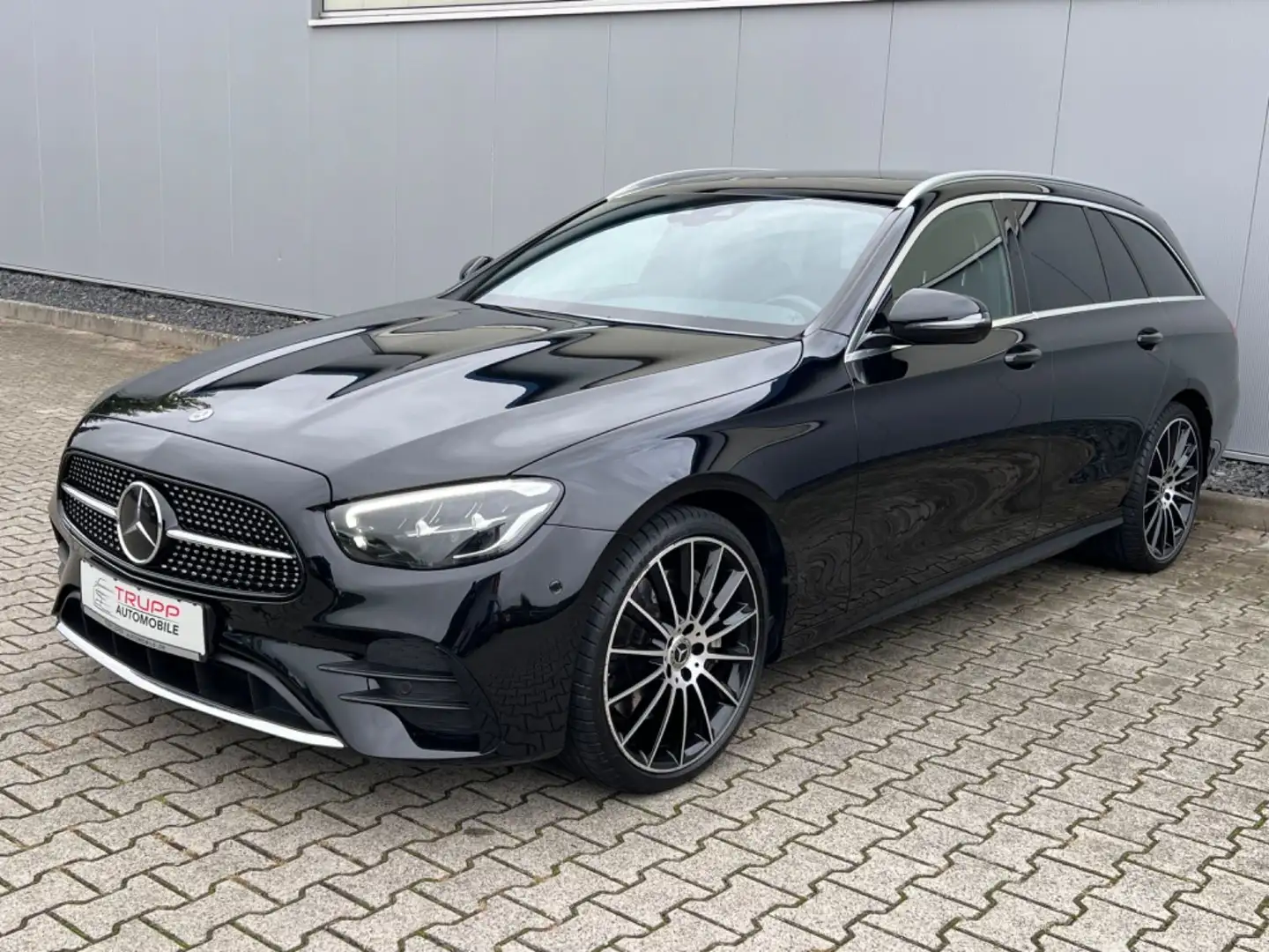 Mercedes-Benz E 400 d 4M AMG/LED/BURMESTER/PANO/AHK/R-KAM/ACC Schwarz - 2