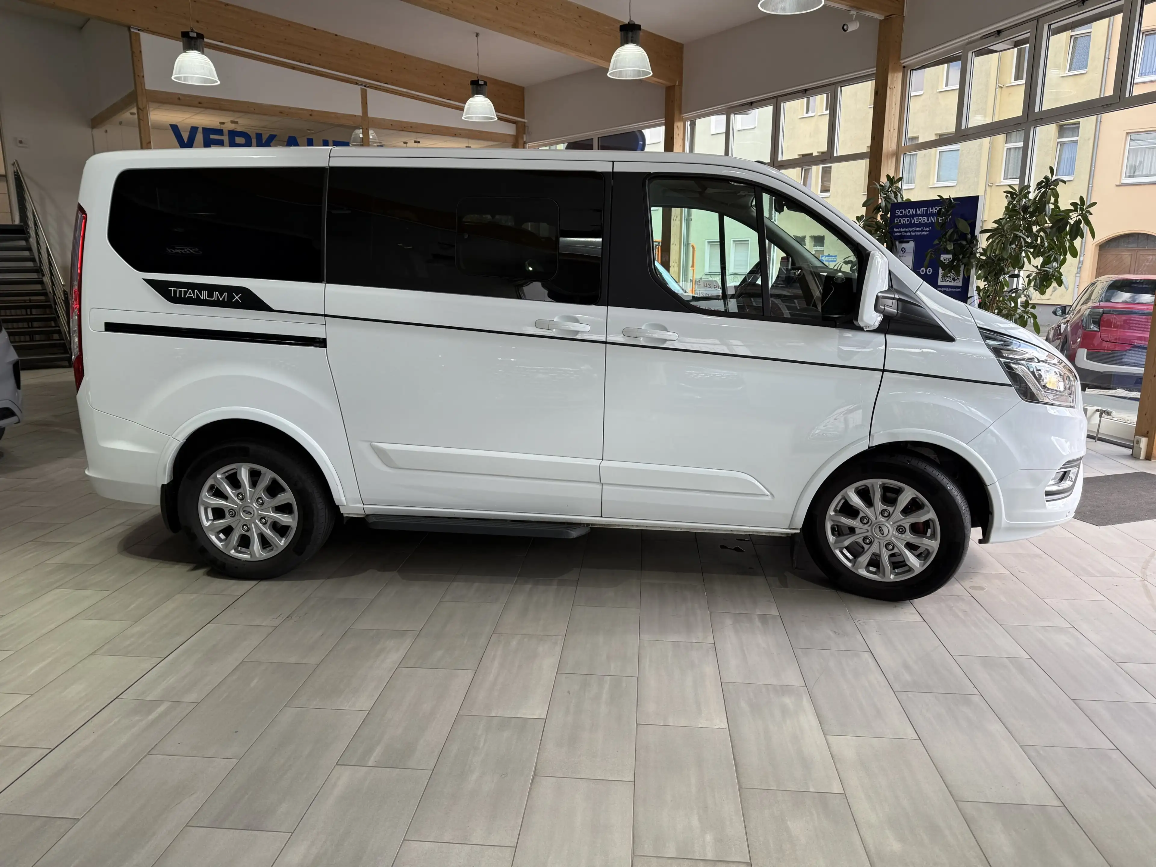 Ford Tourneo Custom Titanium X L1 Standheiz. / abn. AHK / ACC / Leder — photo 4