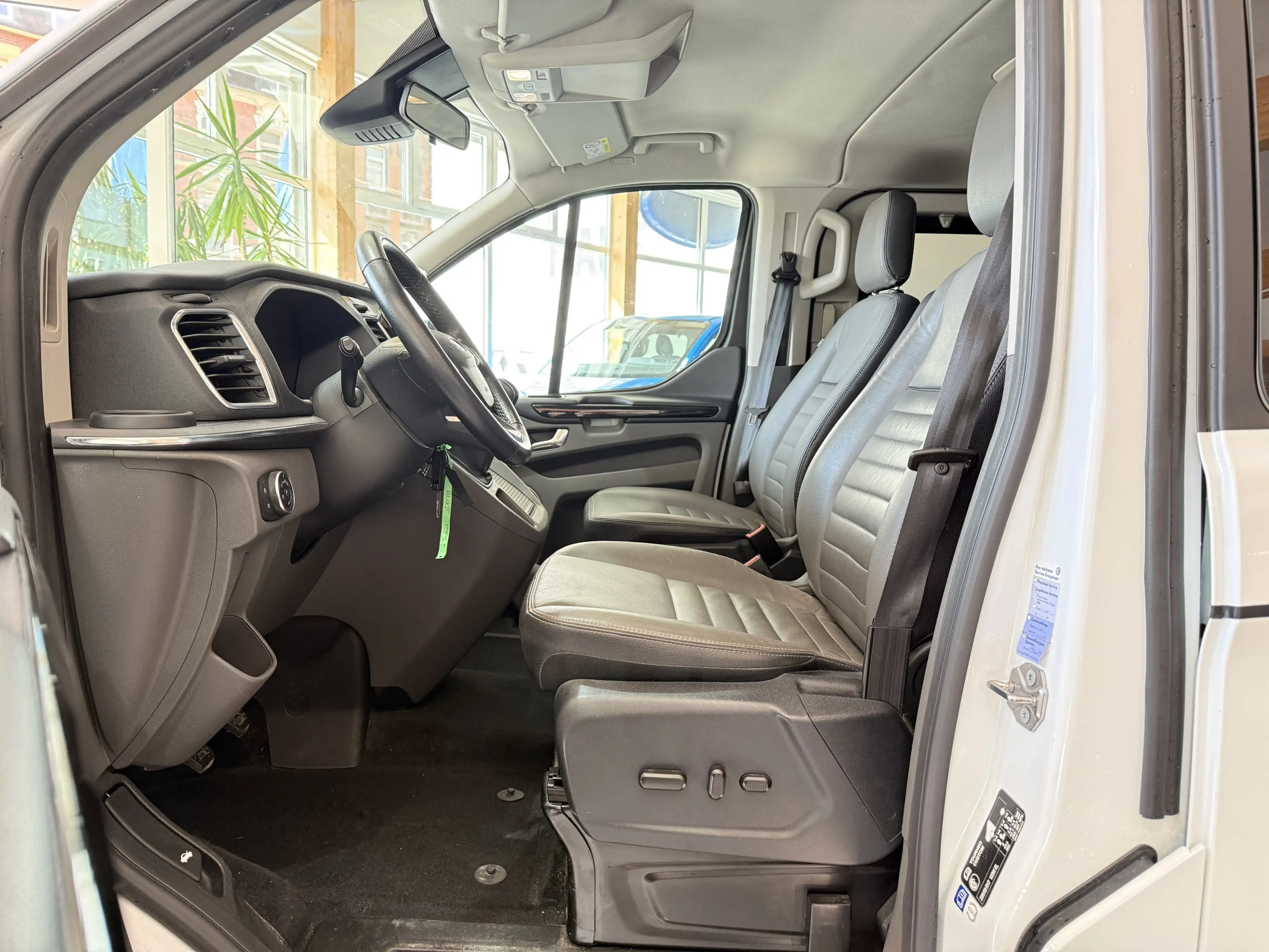 Ford Tourneo Custom Titanium X L1 Standheiz. / abn. AHK / ACC / Leder — photo 10