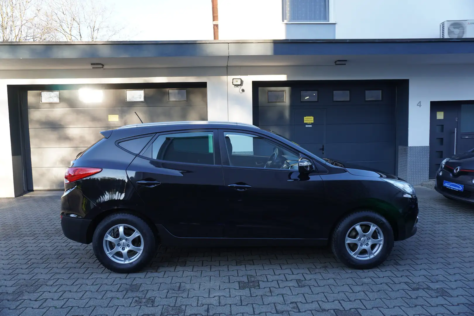 Hyundai iX35 Comfort 1.7 CRDi KLIMA+NAVI+KAMERA+St-Hzg+ALU+6Gan Noir - 2