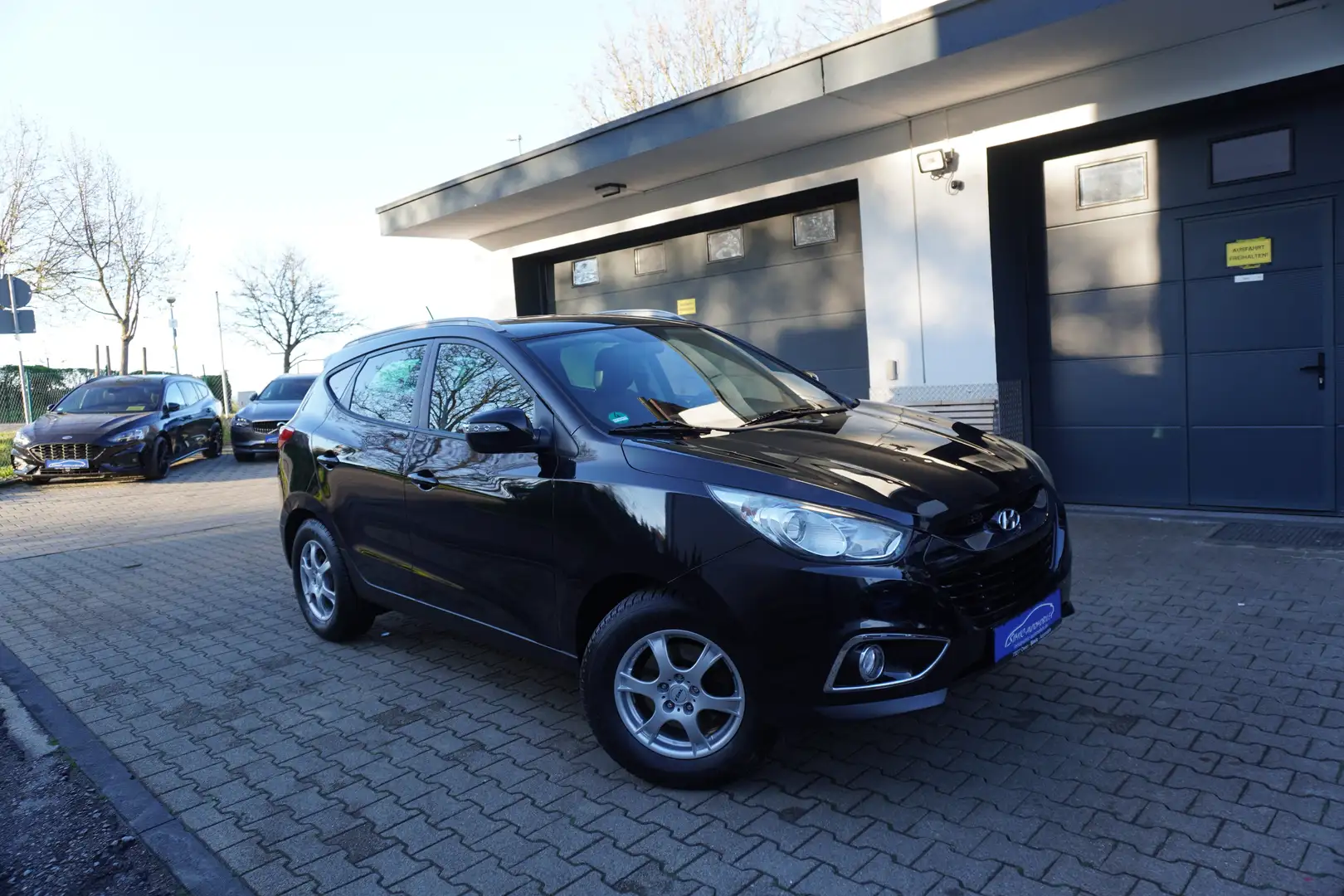 Hyundai iX35 Comfort 1.7 CRDi KLIMA+NAVI+KAMERA+St-Hzg+ALU+6Gan Noir - 1