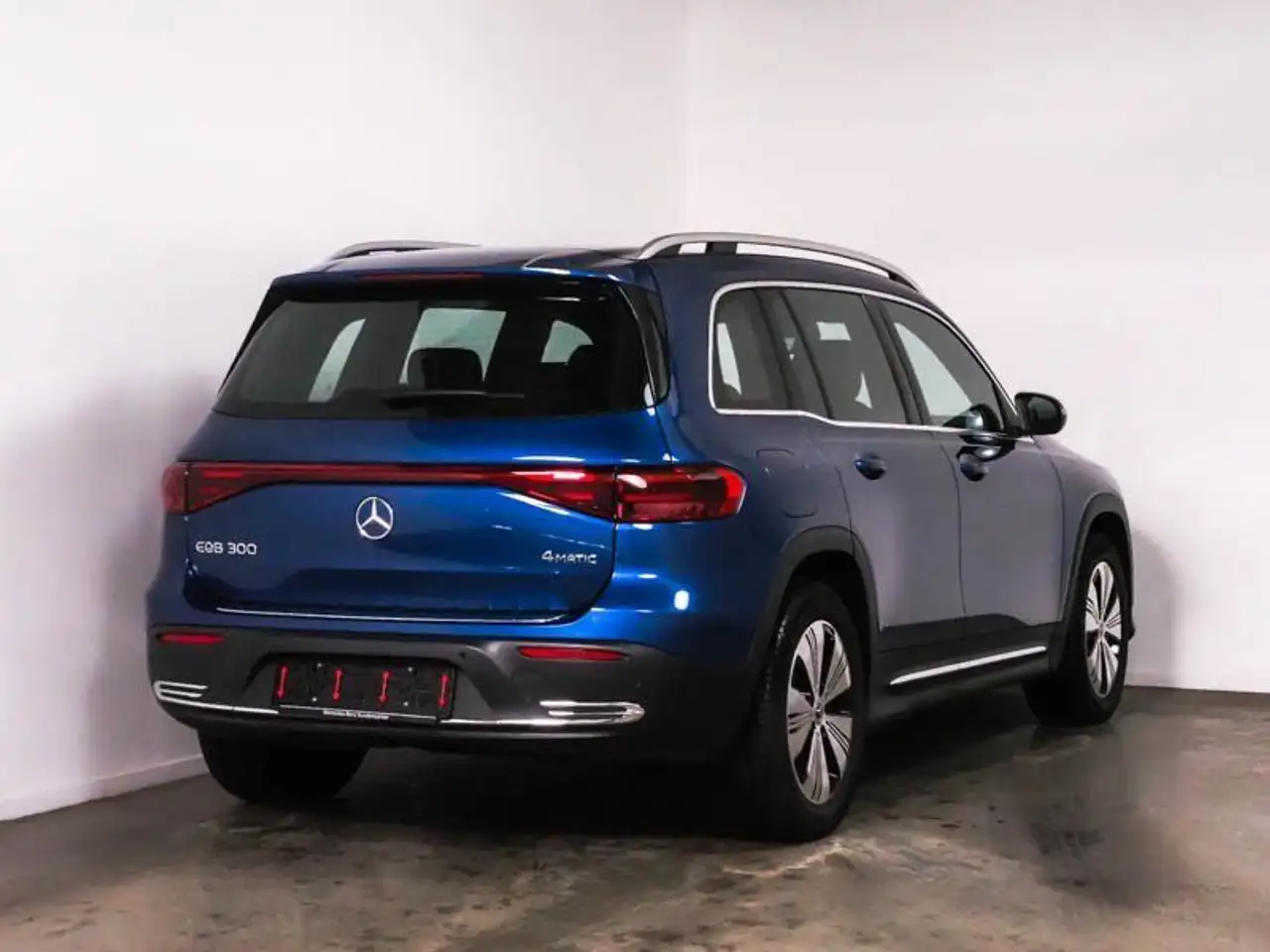 Mercedes-Benz EQB 300 4M PROG-ADV AHK KAMERA EASYP TOT AMBIENT 4
