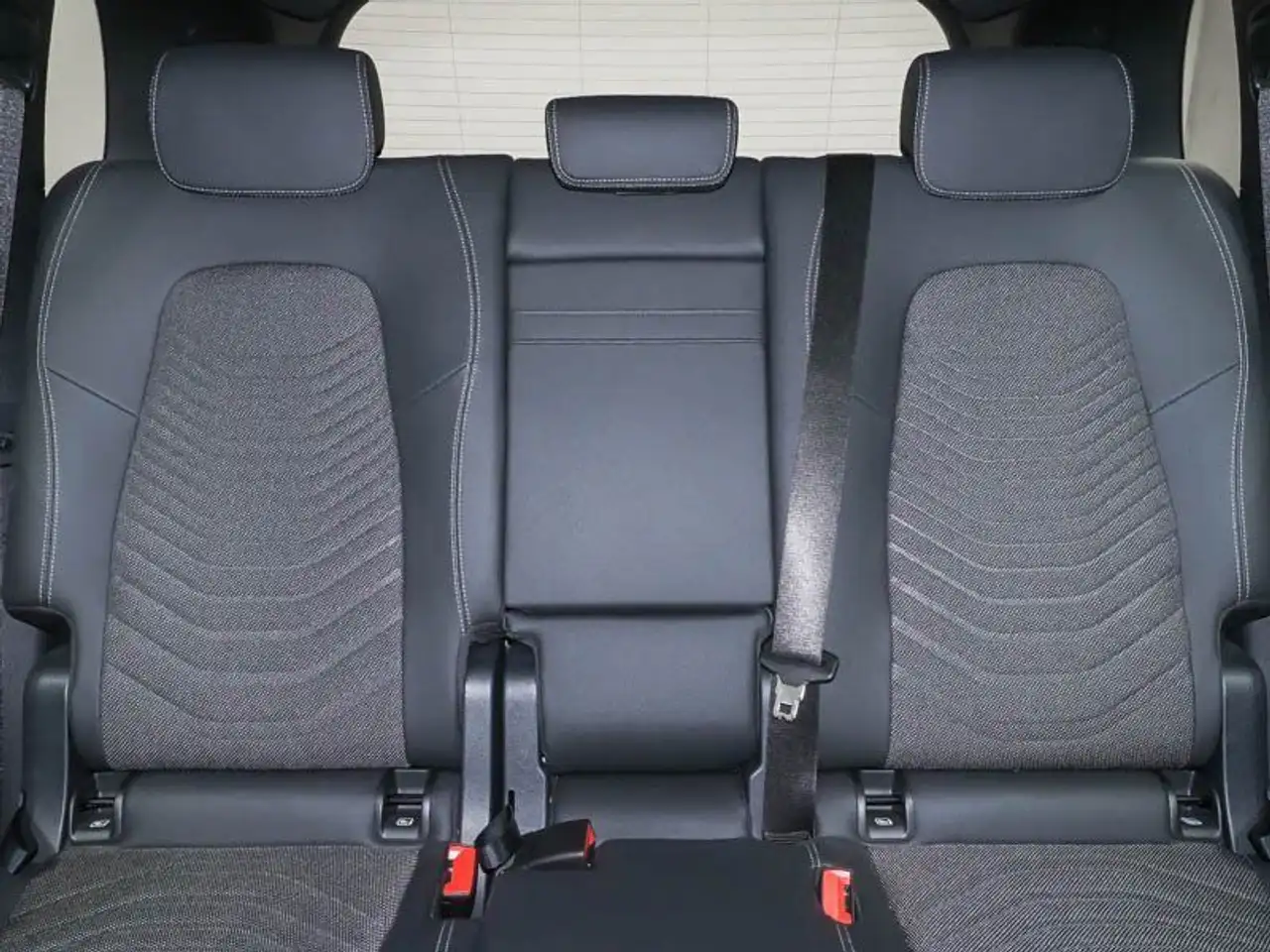 Mercedes-Benz EQB 300 4M PROG-ADV AHK KAMERA EASYP TOT AMBIENT 10
