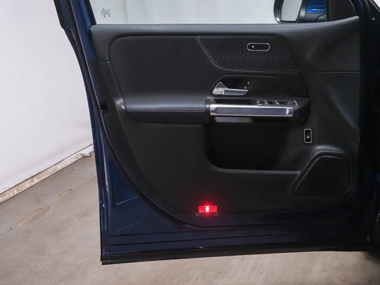 Mercedes-Benz EQB 300 4M PROG-ADV AHK KAMERA EASYP TOT AMBIENT 11