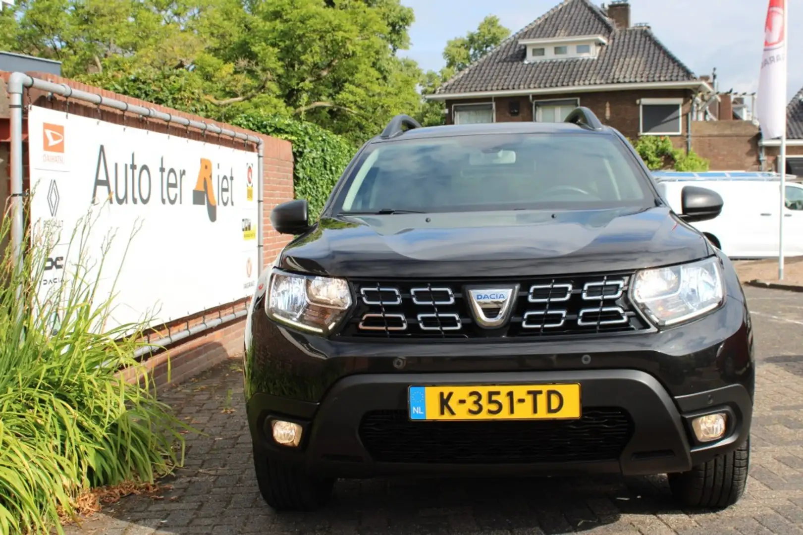 Dacia Duster TCe 125 pk Comfort navi./parkeersensoren v.+ a. Zwart - 2